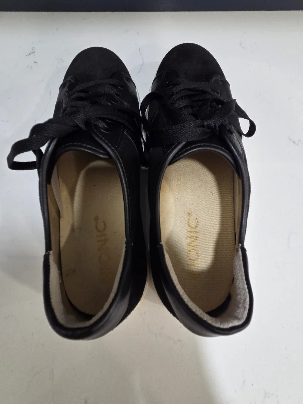 Vionic Jerome Suede Lace Up Comfort Support Rubber Sole Sneaker Shoe size 9.5